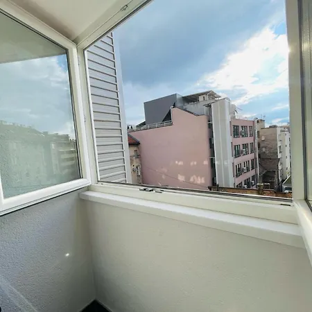 Adilux Luxurious 3 Bedroom *